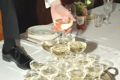 Champagnetorn på bröllopsmiddag
