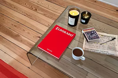 Coffee table book på soffbord