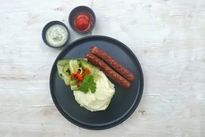 Chorizokorv med potatismos och gurksallad